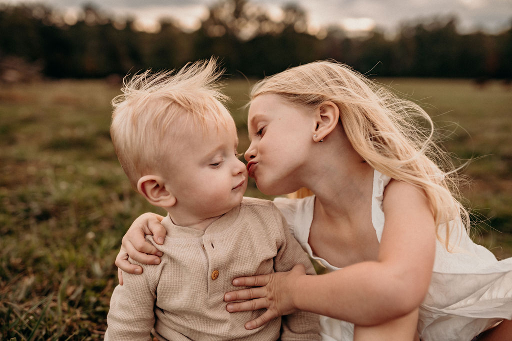 siblings kissing each other cute in family photos