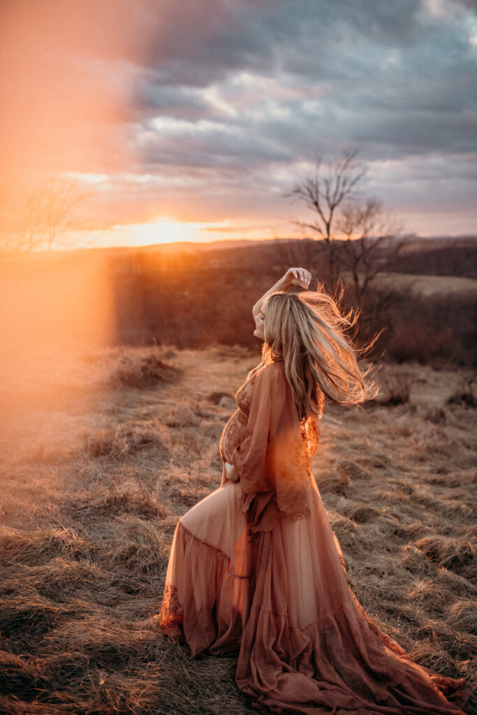 maternity photos of couple at sunset in January in Pennsylvania 