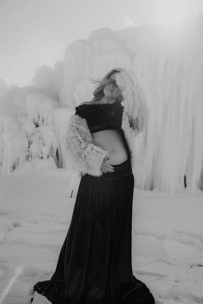 maternity photos in front of winter ice tree in Pennsylvania
