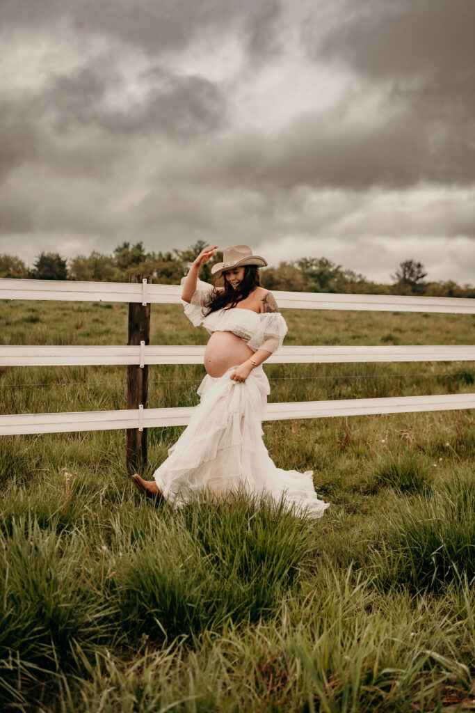 maternity photoshoot at farm in bethlehem PA