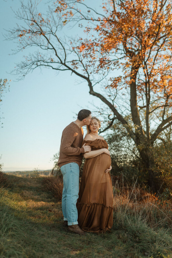 summer maternity photo poses
