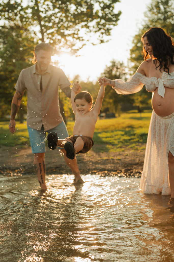 Lehigh Valley maternity photographer sunset field session by water 