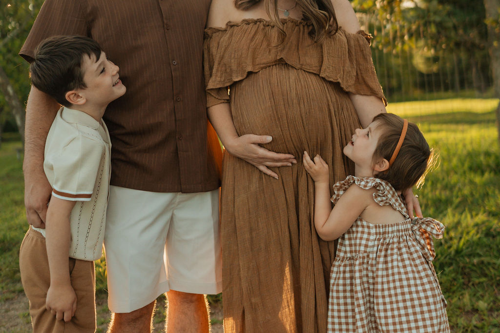 spring family outfit ideas for photoshoots